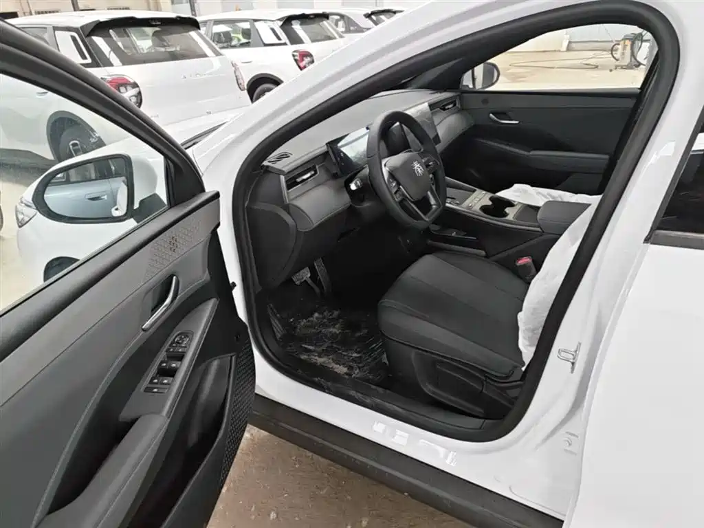 BYD Qin PLUS 2026 DM-i Smart Edition 128KM Progressive фото 16