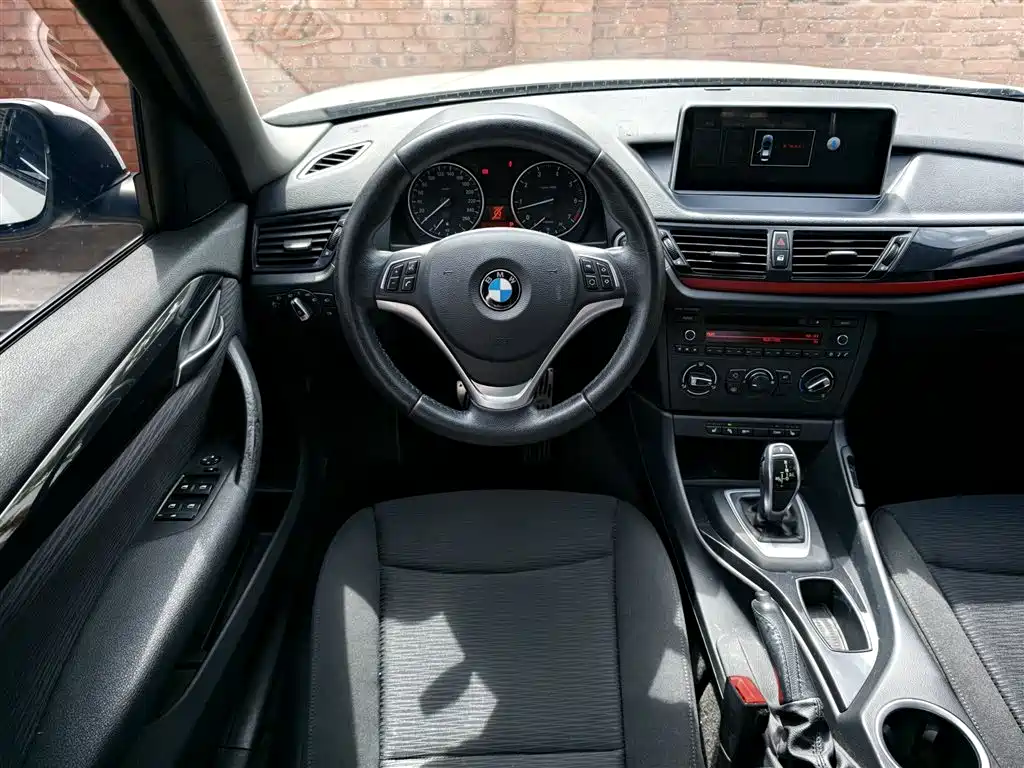 BMW X1 2015 Model sDrive18i Fashion Advanced Edition фото 3
