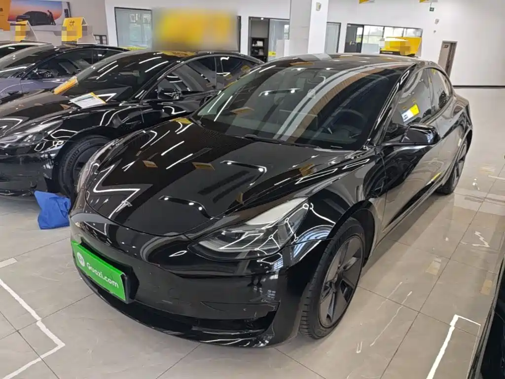 Фото 2 - Tesla Model 3