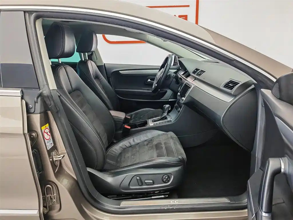 Volkswagen FAW-Volkswagen CC 2012 Model 2.0TSI Ultimate фото 23