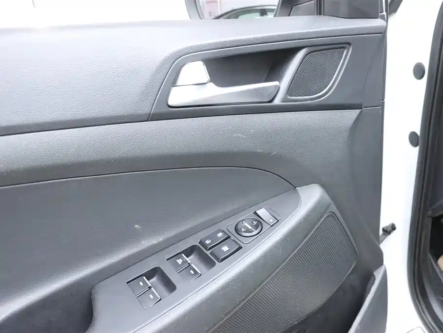 Hyundai Tucson 2015 1.6T Dual Clutch 2WD Smart фото 12