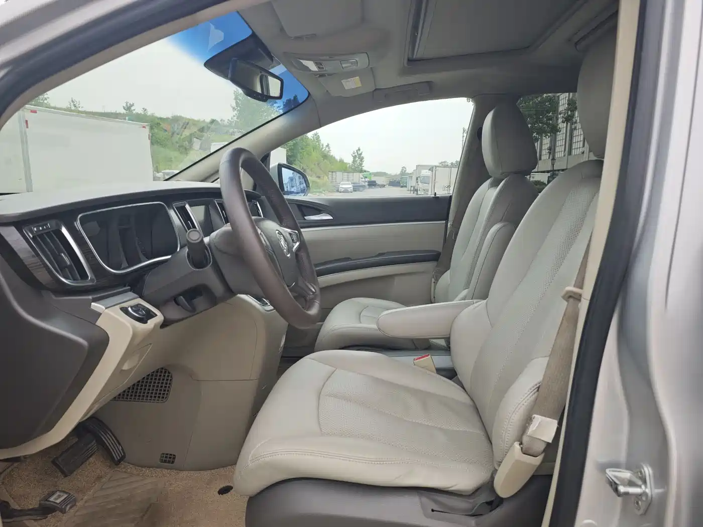 Buick GL8 2013 3.0L XT Luxury Business Flagship Edition фото 4