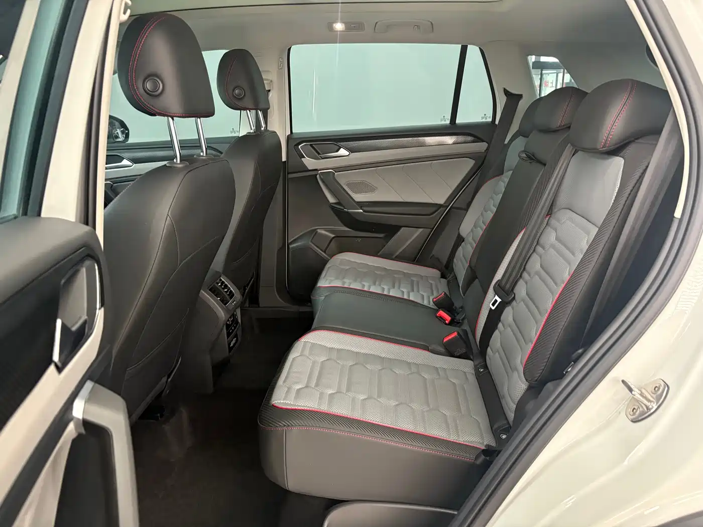 Volkswagen Tayron 2023 330TSI 2WD Luxury Plus Advanced Edition фото 13