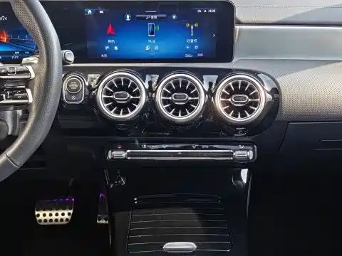 Mercedes-Benz A-Class AMG 2025 AMG A 35 L 4MATIC фото 24