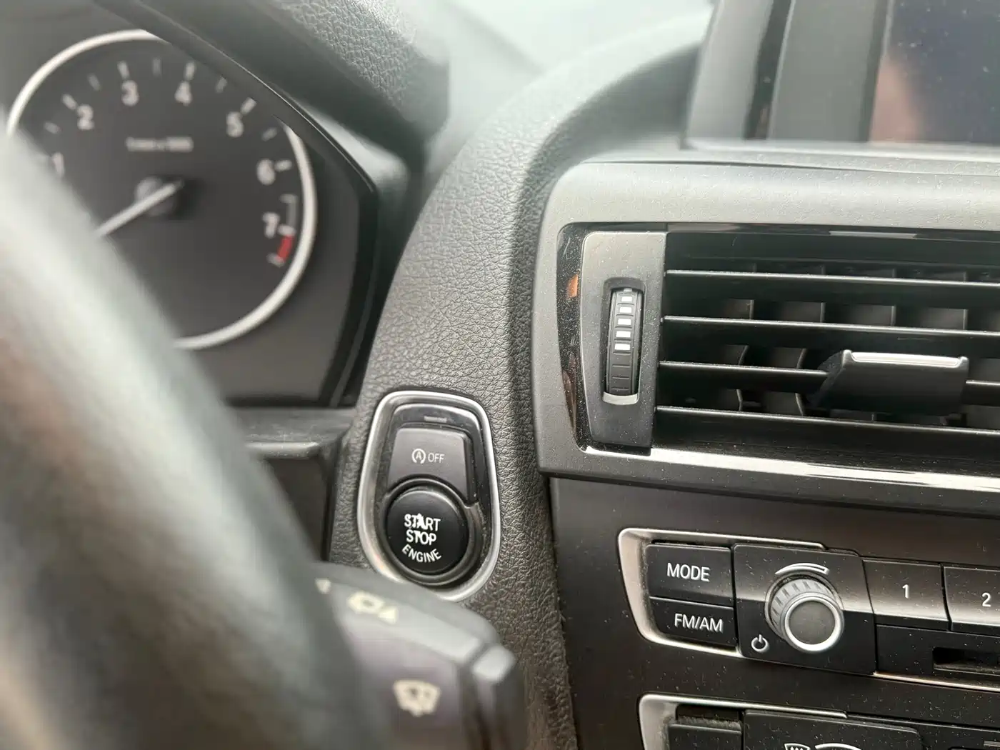 BMW 1 Series (Import) 2013 Facelift 116i Urban Model фото 9