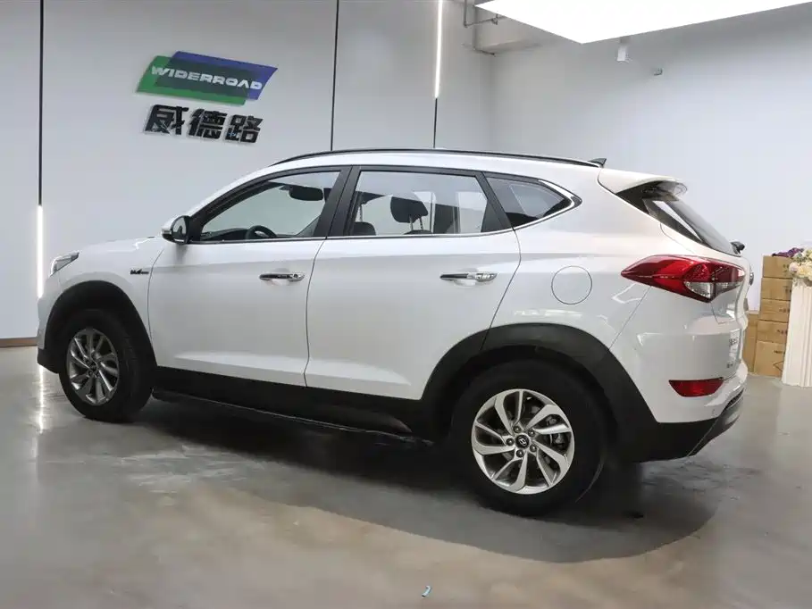 Hyundai Tucson 2015 1.6T Dual Clutch 2WD Smart фото 6