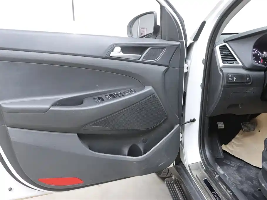 Hyundai Tucson 2015 1.6T Dual Clutch 2WD Smart фото 11