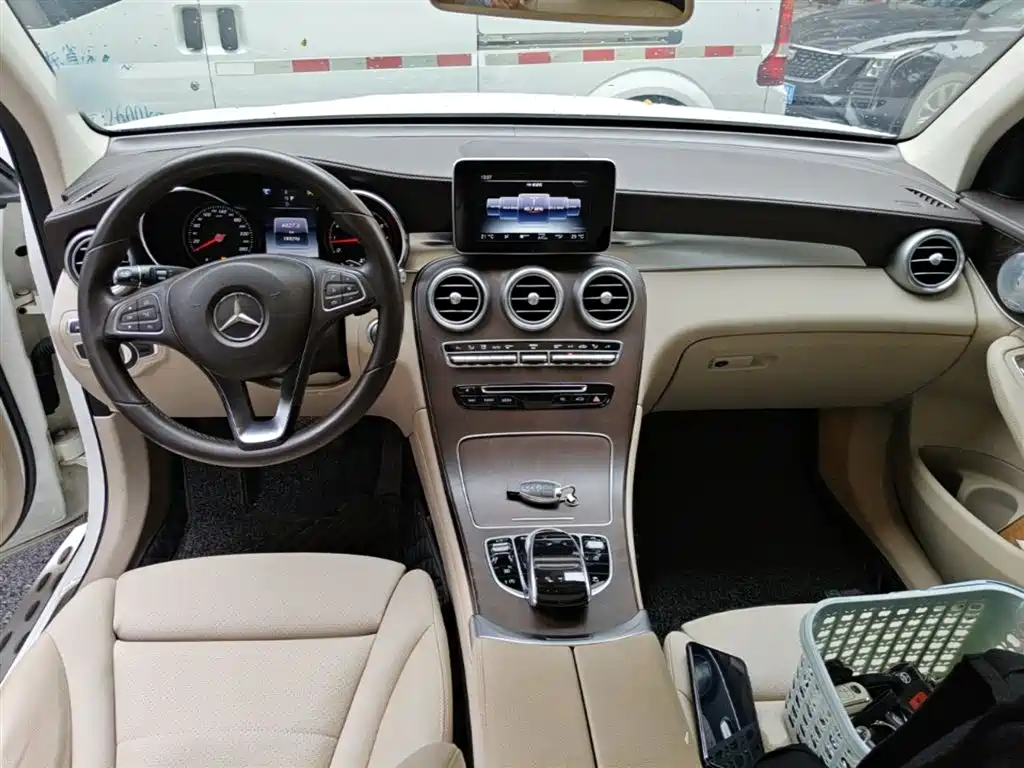Mercedes-Benz GLC 2017 GLC 300 4MATIC Dynamic фото 13