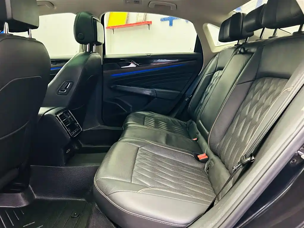 Volkswagen Passat 2019 Model 330TSI Luxury Edition China V фото 22