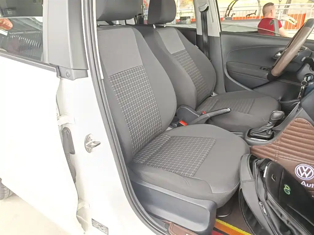 Volkswagen Polo 2016 1.6L Automatic Comfort фото 25