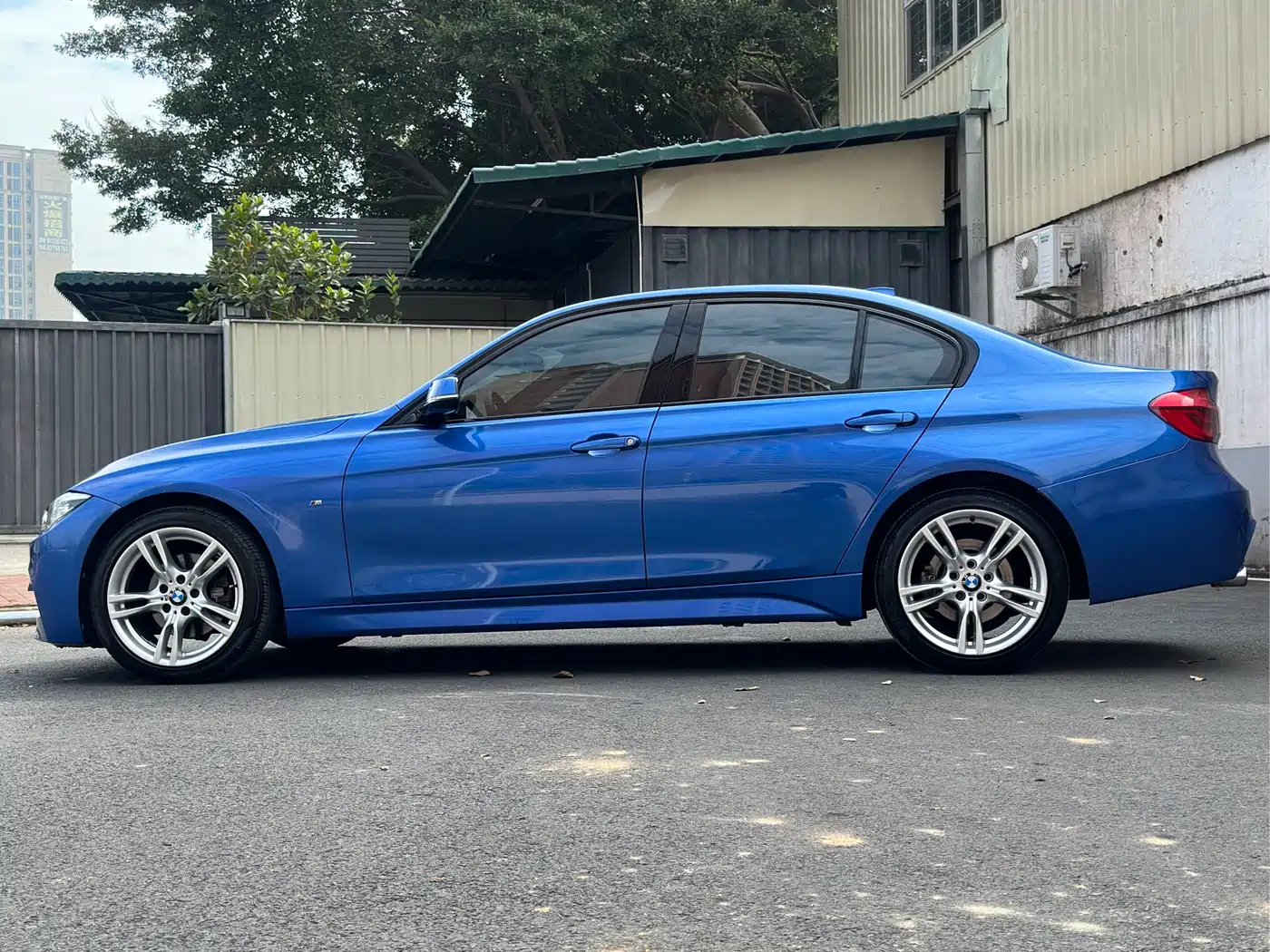 BMW 3 Series 2017 320i M Sport фото 14