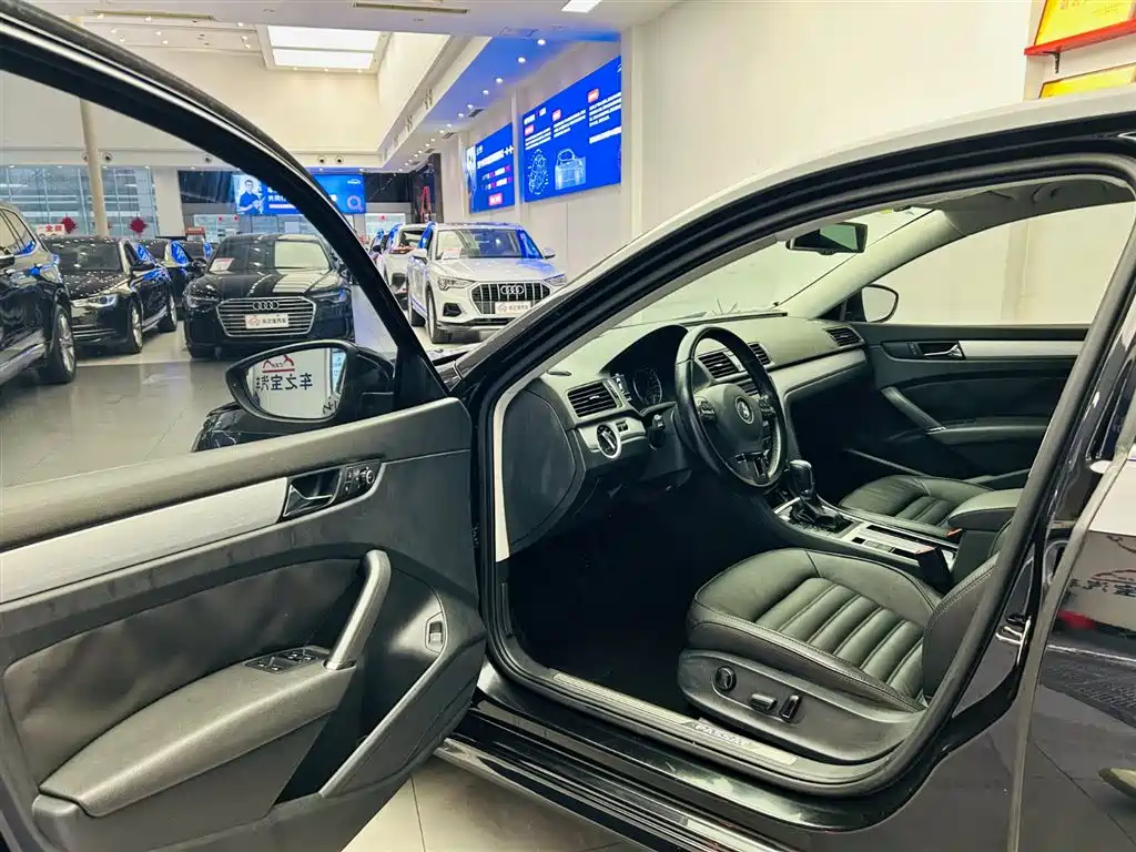 Volkswagen Passat 2014 2.0TSI DSG Executive Edition фото 20
