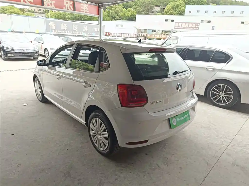 Volkswagen Polo 2016 1.6L Automatic Comfort фото 5