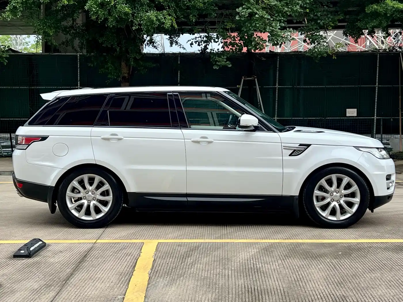 Land Rover Range Rover Sport 2016 Model 3.0 SC V6 HSE фото 2