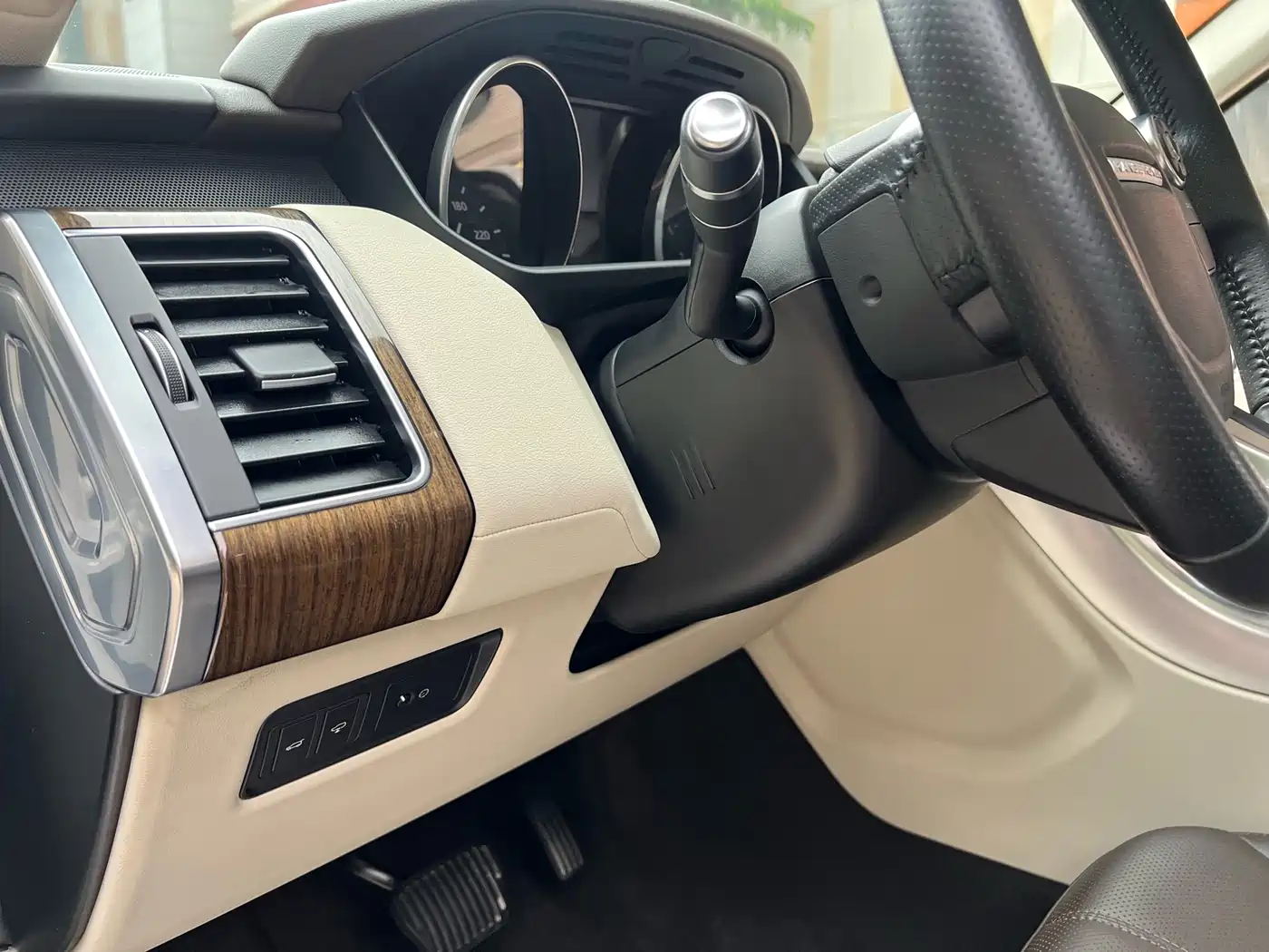 Land Rover Range Rover Sport 2016 Model 3.0 SC V6 HSE фото 16