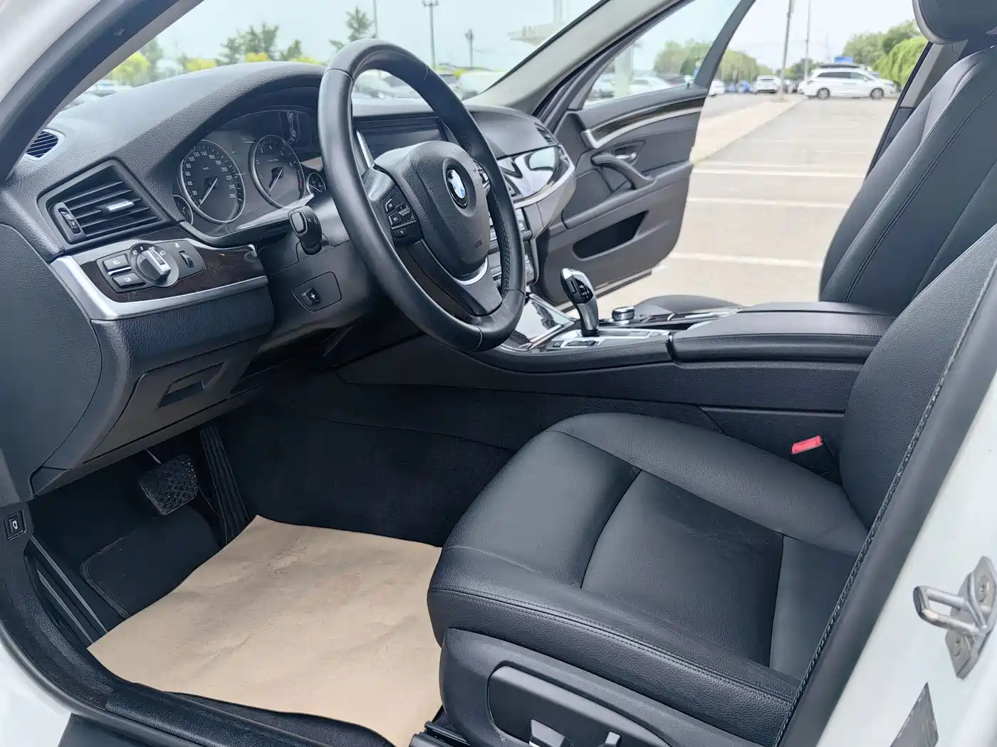 BMW 5 Series 2017 525Li Leading Edition фото 5