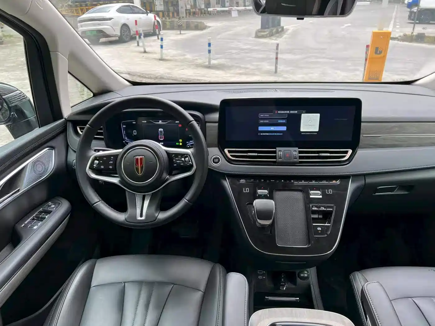 Hongqi HQ9 PHEV 2024 Model 2.0T AWD Business Edition фото 9