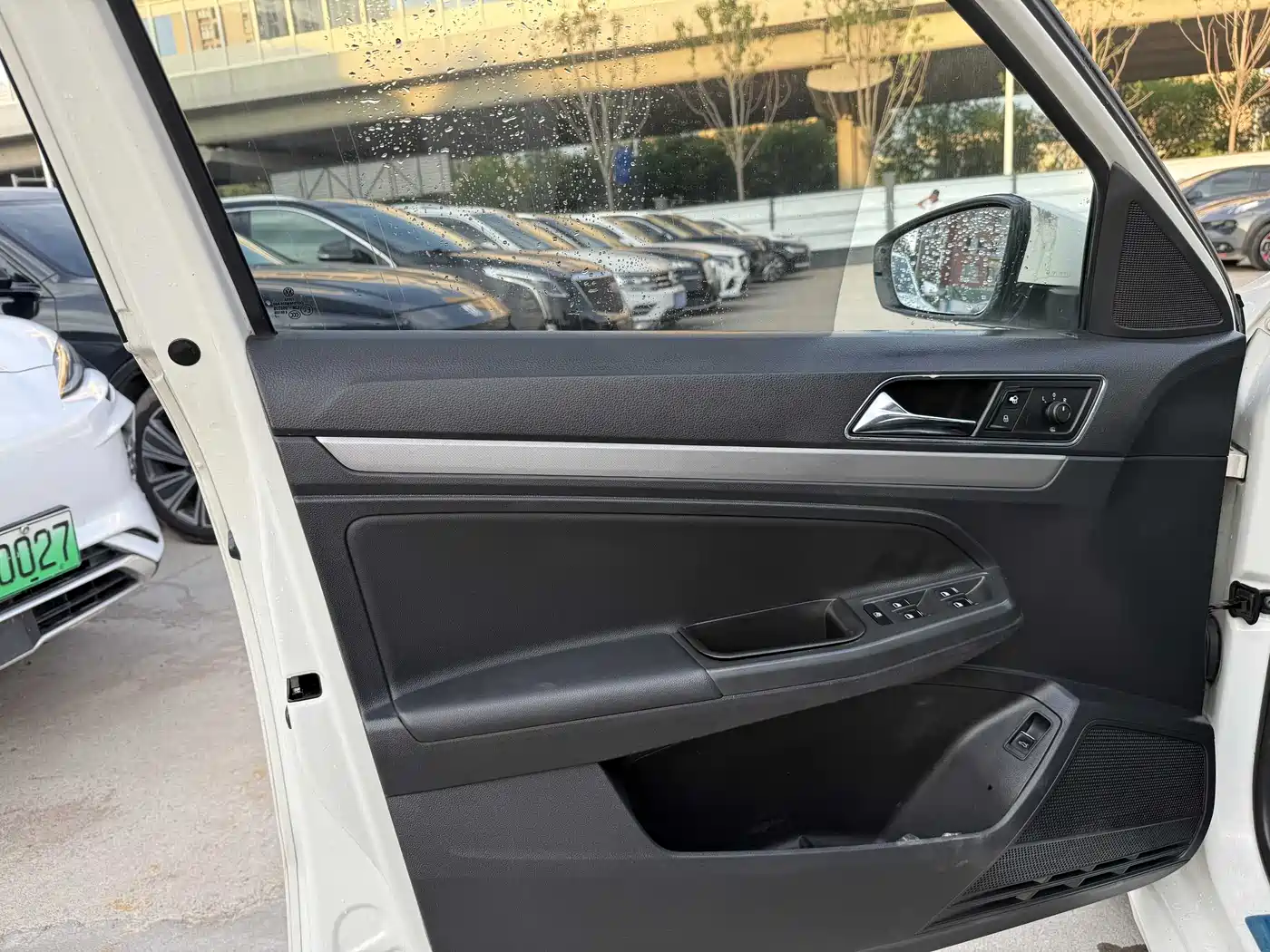 Volkswagen Lavida 2015 1.6L Manual Trend Edition фото 3