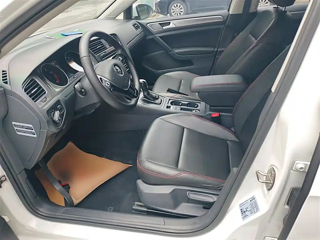 Volkswagen Golf 2016 1.6L Automatic Fashion фото 15