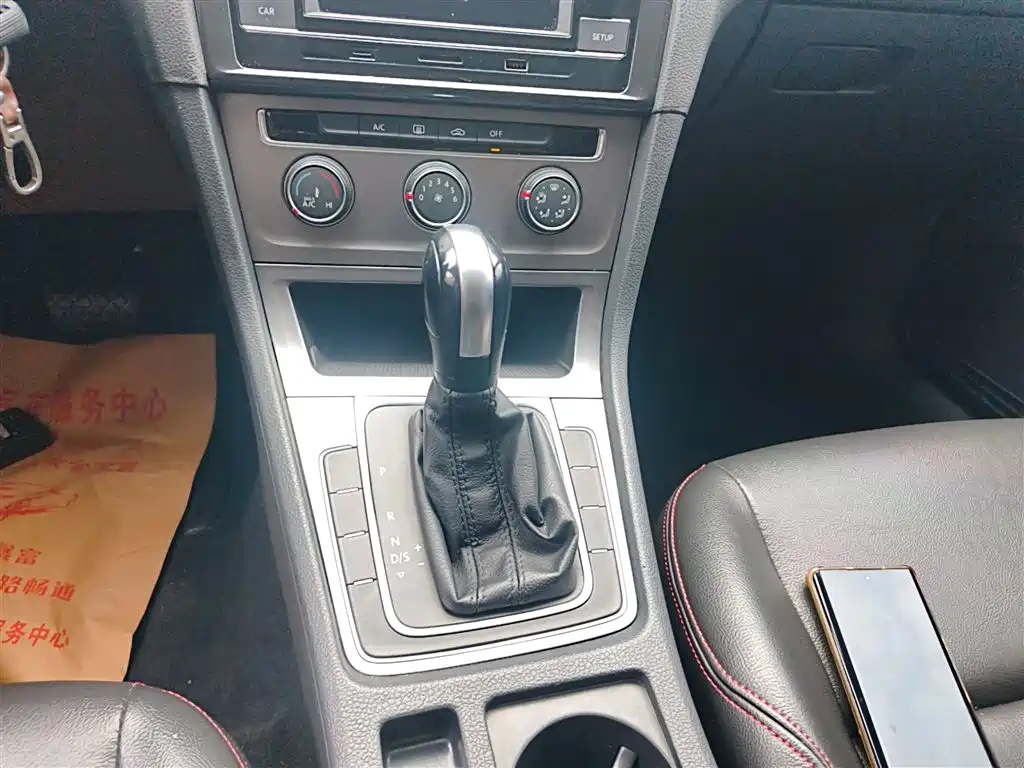 Volkswagen Golf 2016 1.6L Automatic Fashion фото 14