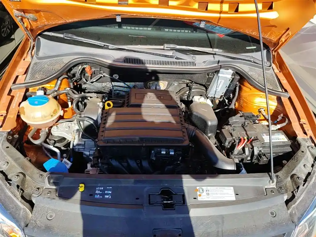 Volkswagen Polo 2016 1.6L Cross Polo Automatic фото 20