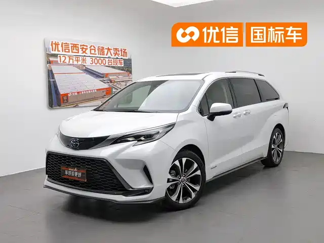 Toyota Granvia 2022 2.5L Hybrid Premium Edition — фото 1