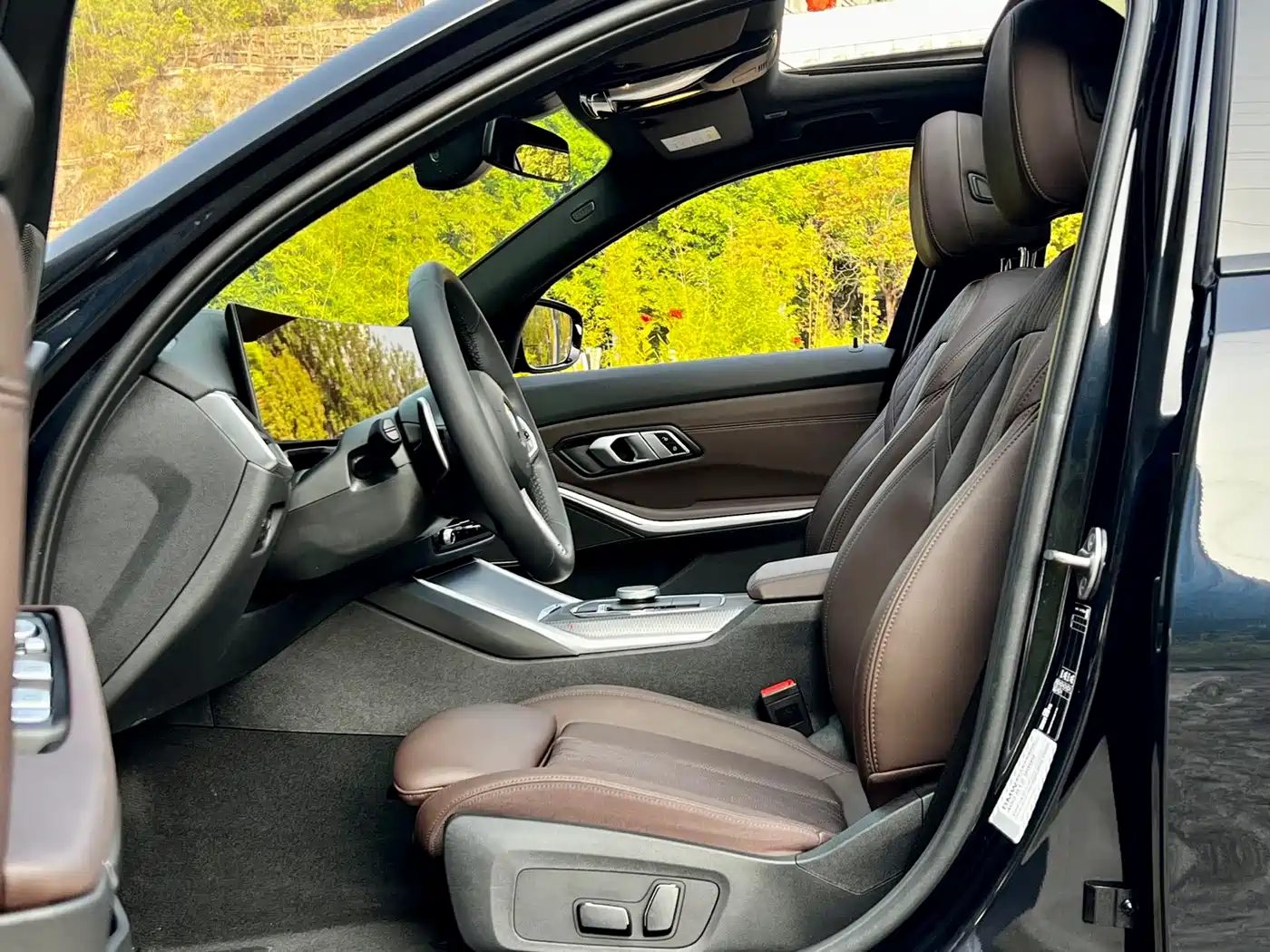 BMW 3 Series 2024 330i M Sport Shadowline Package фото 15