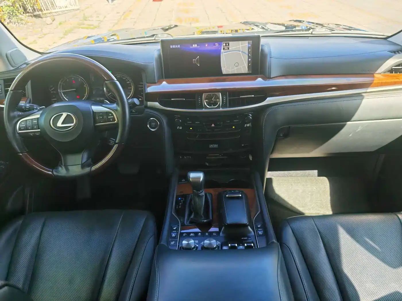 Lexus LX 2017 570 Dynamic Luxury фото 5