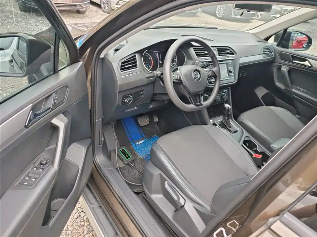 Volkswagen Tiguan L 2018 Facelift 330TSI Automatic 2WD Trend Edition фото 16