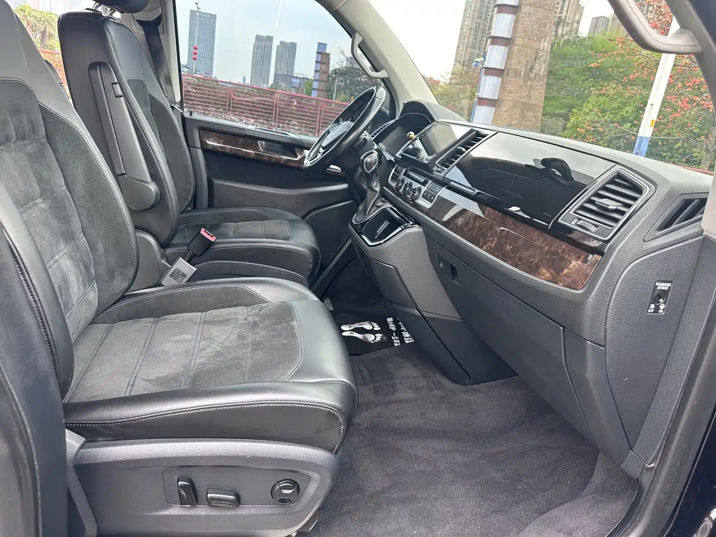 Volkswagen Multivan 2018 2.0TSI 4WD Premium Edition 7-Seater фото 11