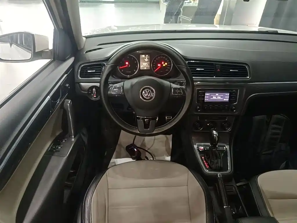 Volkswagen Gran Lavida 2014 1.6L Auto фото 11