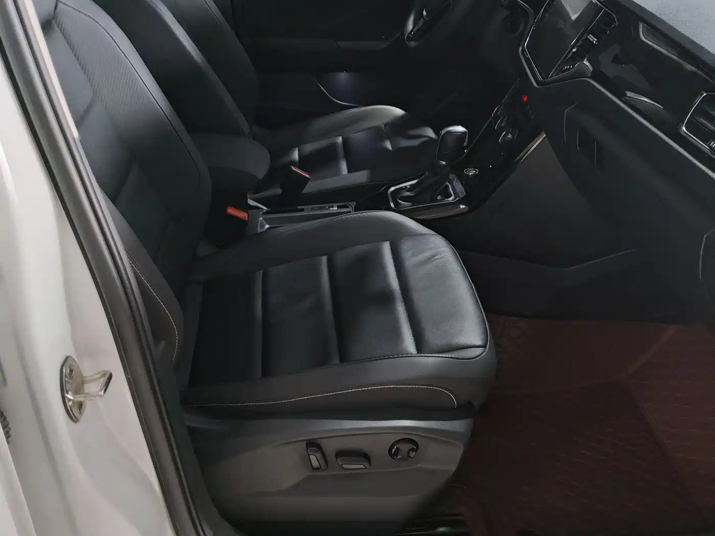 Volkswagen T-ROC 2022 280TSI DSG 2WD Comfort PLUS фото 9