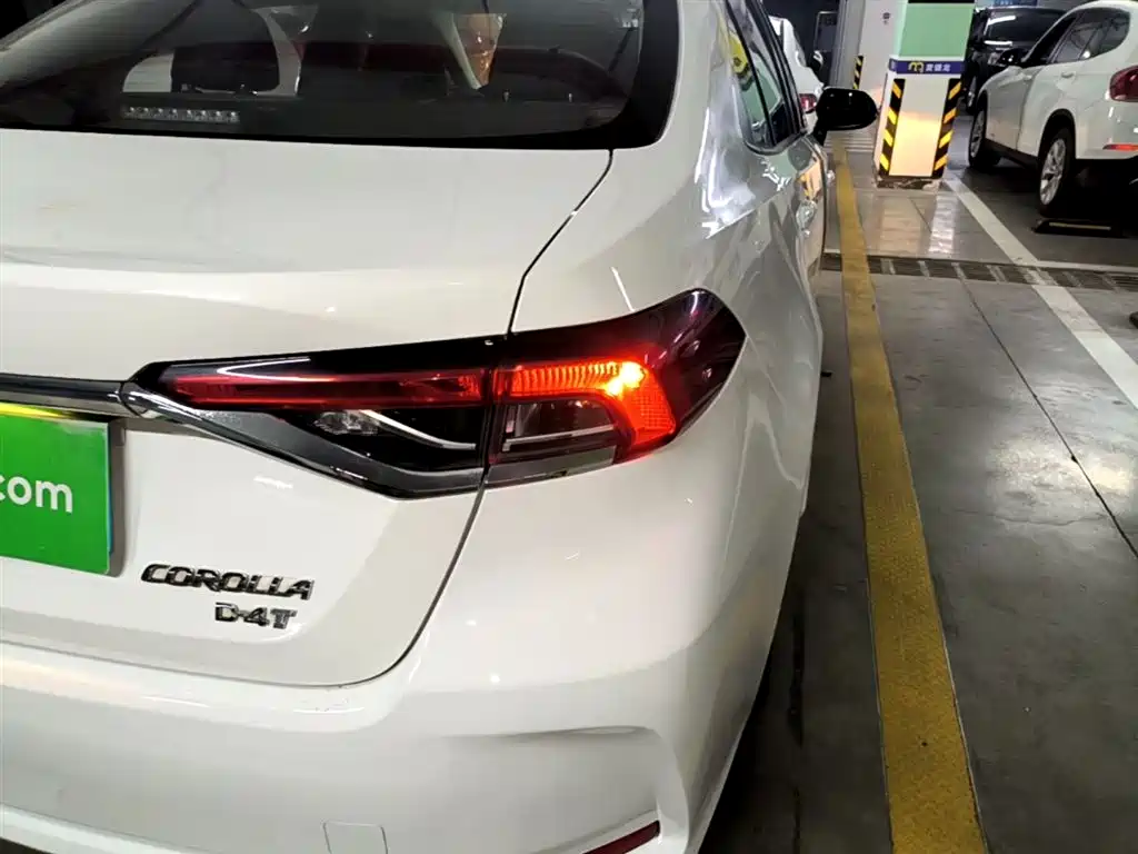Toyota Corolla 2021 1.2T S-CVT Elite PLUS Edition фото 8