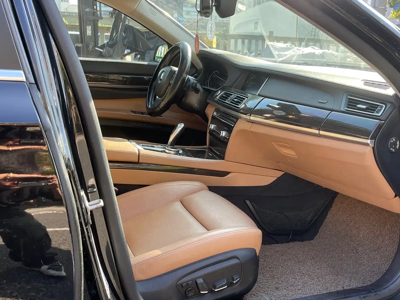 BMW 7 Series 2013 Model 740Li Leading фото 14