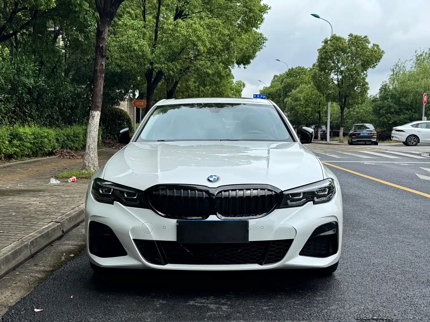 BMW 3 Series 2022 330i M Sport Shadow Edition фото 2