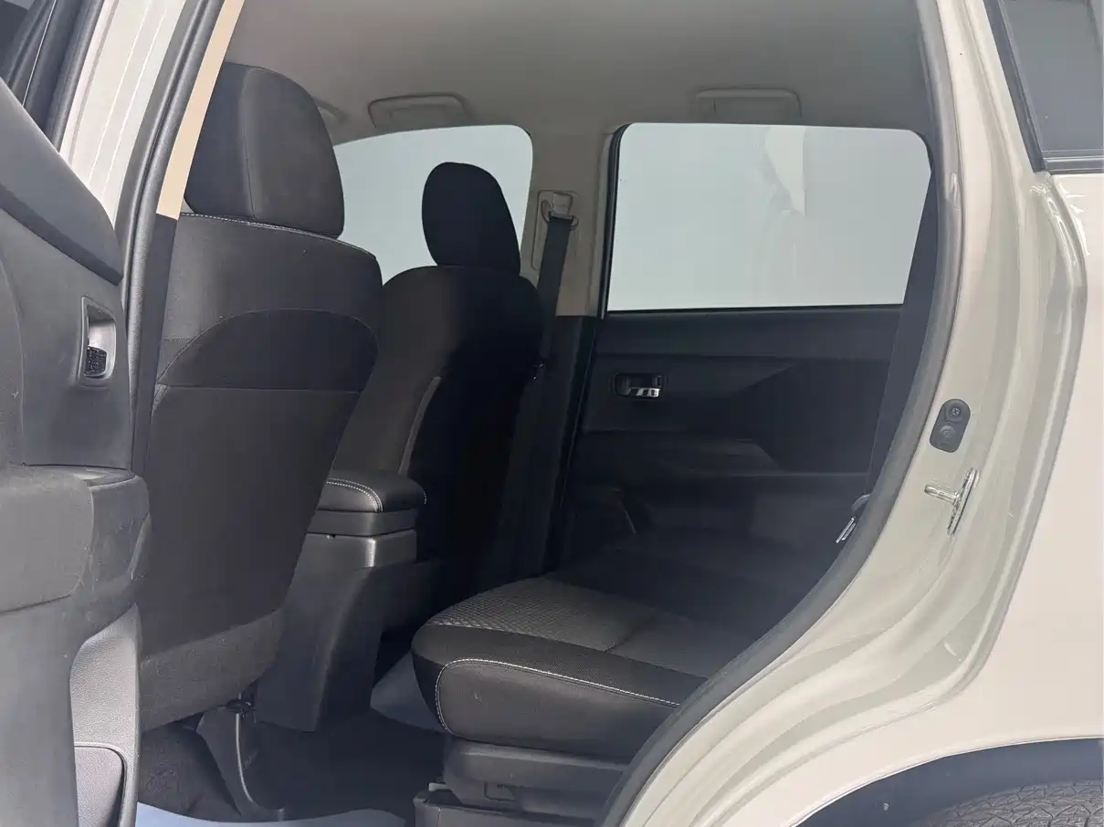 Mitsubishi Outlander 2021 2.0L 2WD Smooth Ride Version 5-Seater фото 10