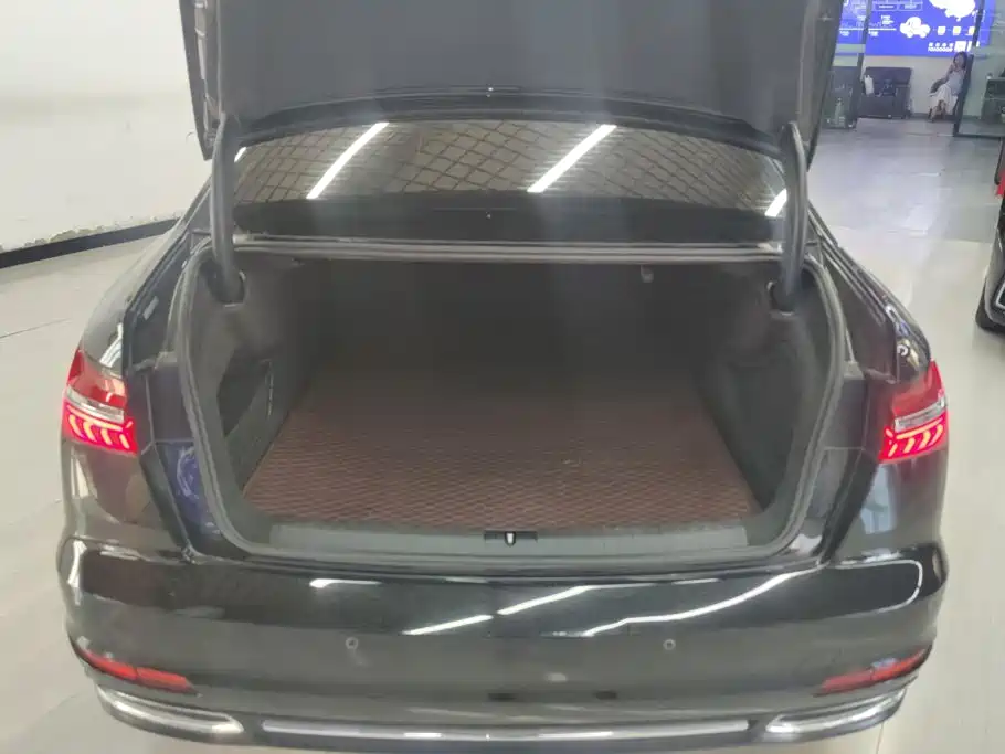 Photo 4 - Audi A6L