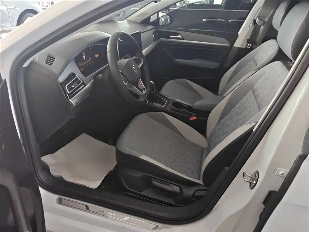 Volkswagen Lavida 2023 280TSI DSG Comfort Edition фото 10