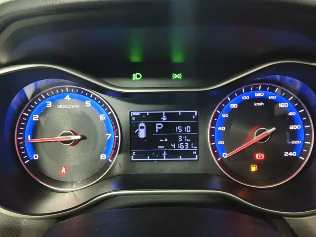 Фото 8 - Geely Vision