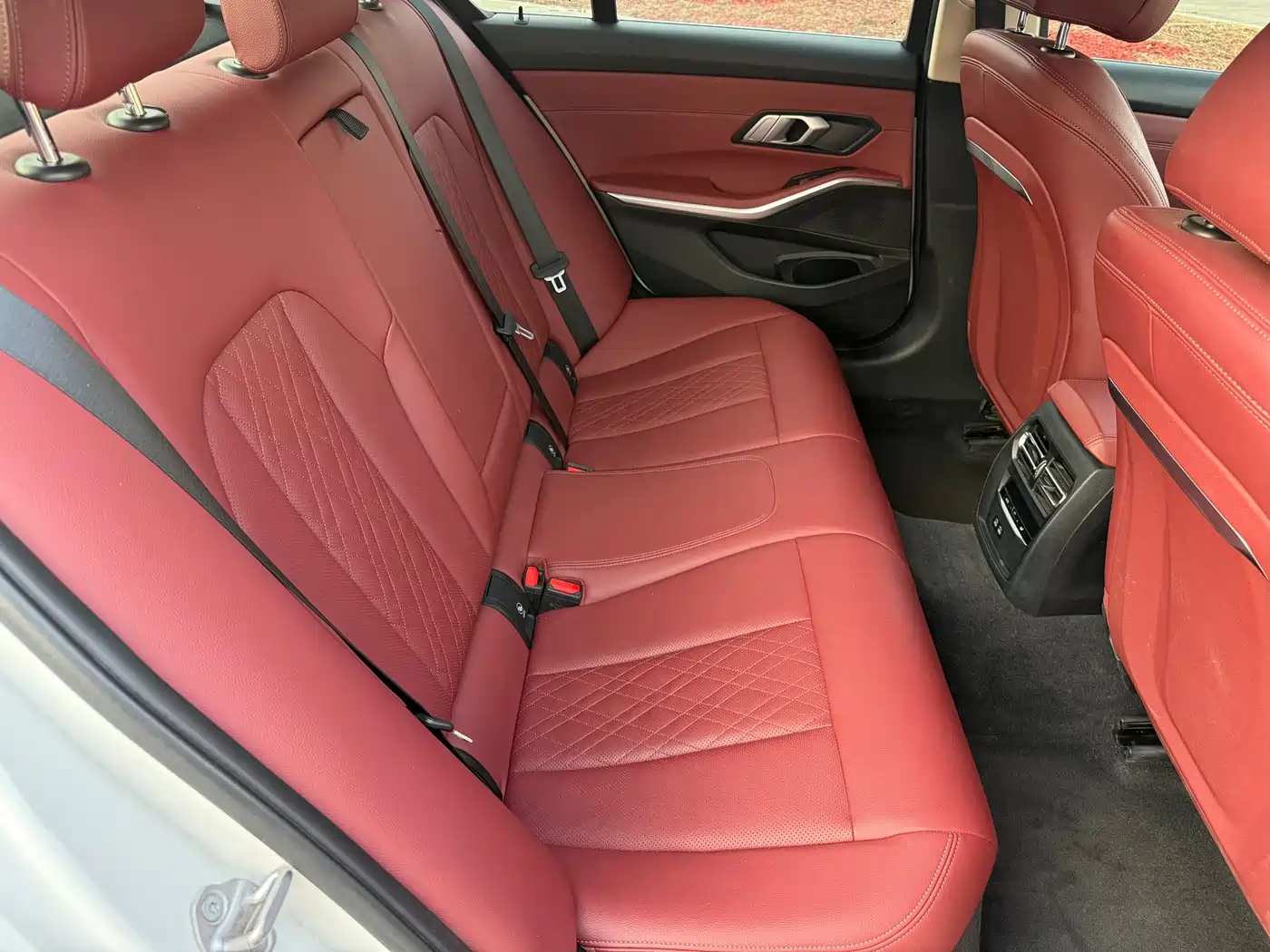 BMW 3 Series 2024 320i M Sport Package фото 14