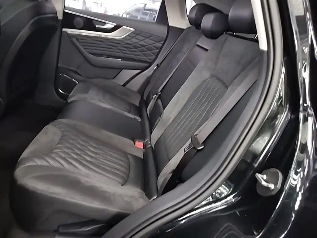 Hongqi HS5 2022 Facelift 2.0T Smart Flag Enjoyment Edition фото 17
