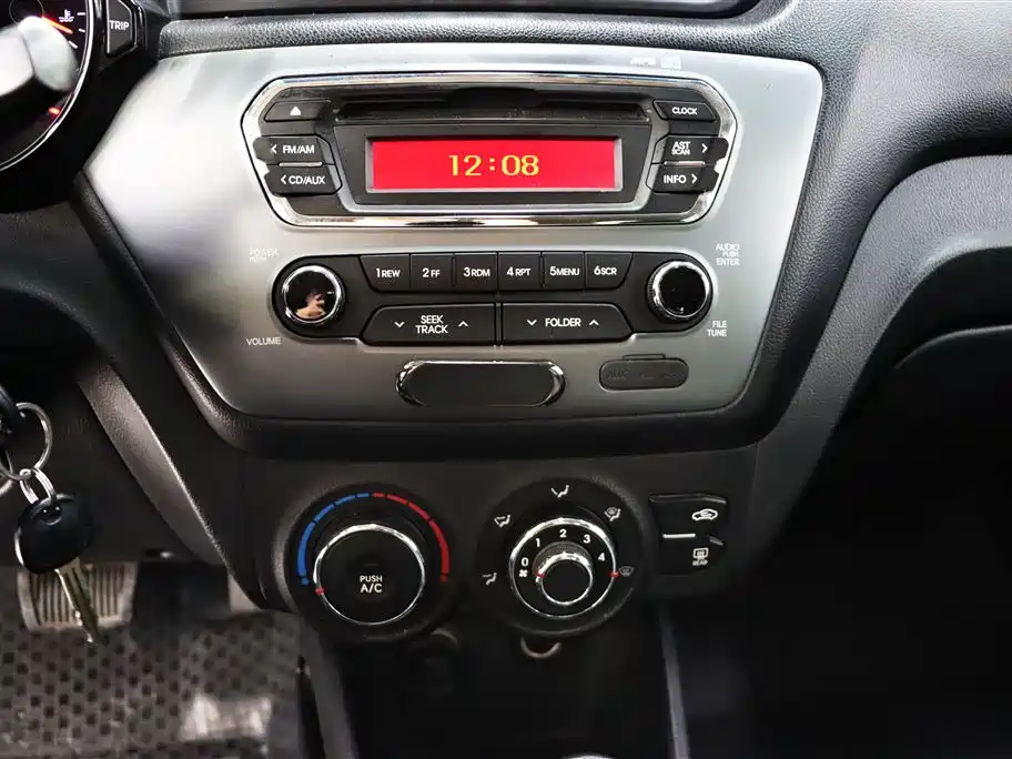 Kia K2 2012 Sedan 1.4L AT GLS Commemorative Edition фото 13
