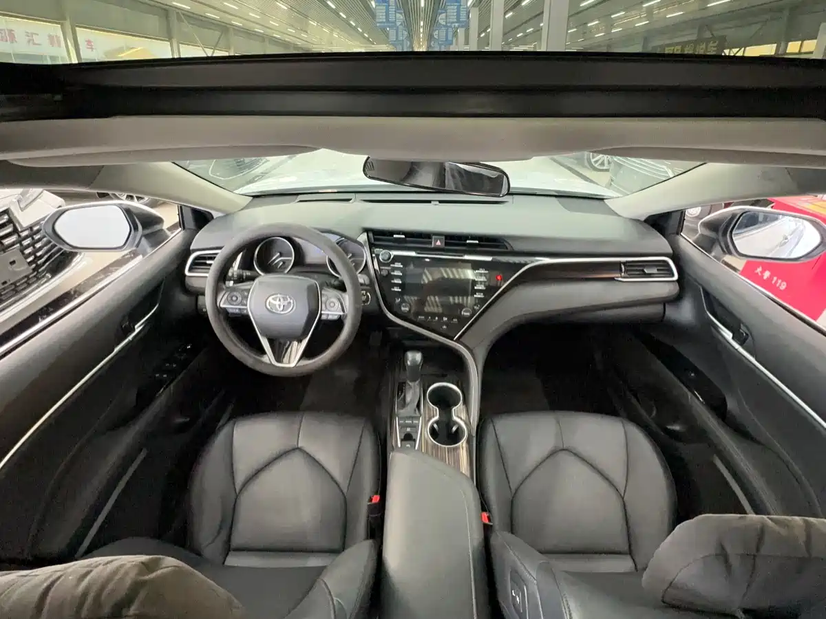 Toyota Camry 2018 2.5G Luxury Edition фото 14