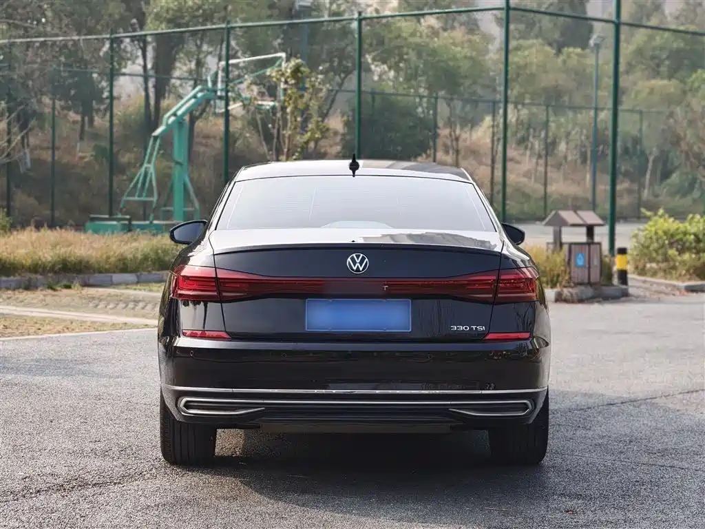 Volkswagen Passat 2022 330TSI Elite Edition фото 10