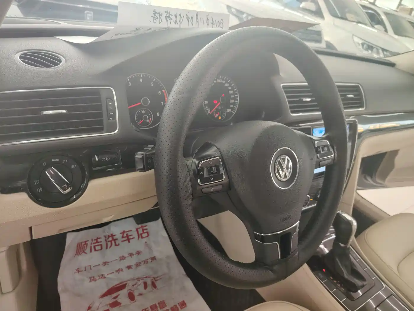 Volkswagen Passat 2014 1.8TSI DSG Luxury Edition фото 13
