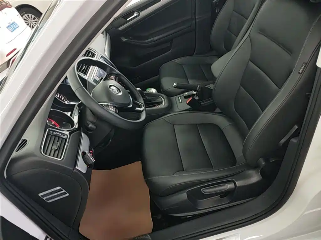 Volkswagen Sagitar 2017 1.6L Automatic Comfort фото 15