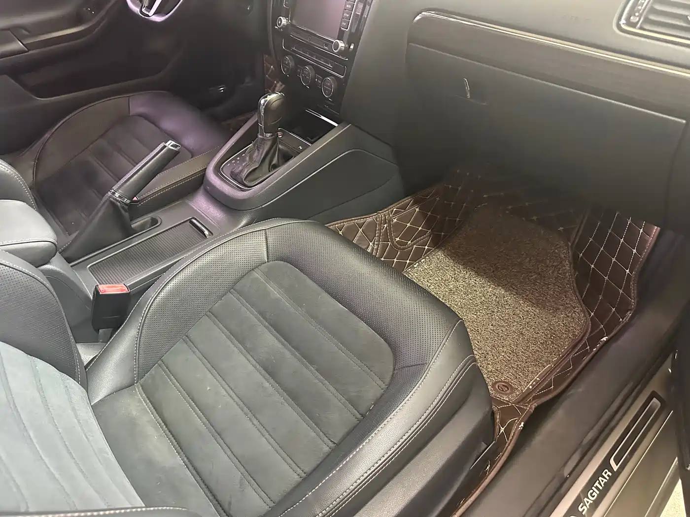 Volkswagen Sagitar 2017 230TSI Automatic Luxury фото 8
