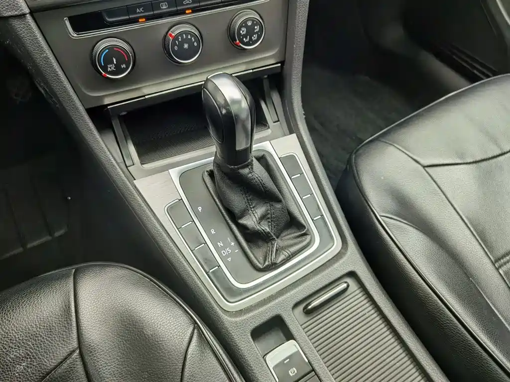 Volkswagen Golf 2016 1.6L Automatic Comfort фото 13