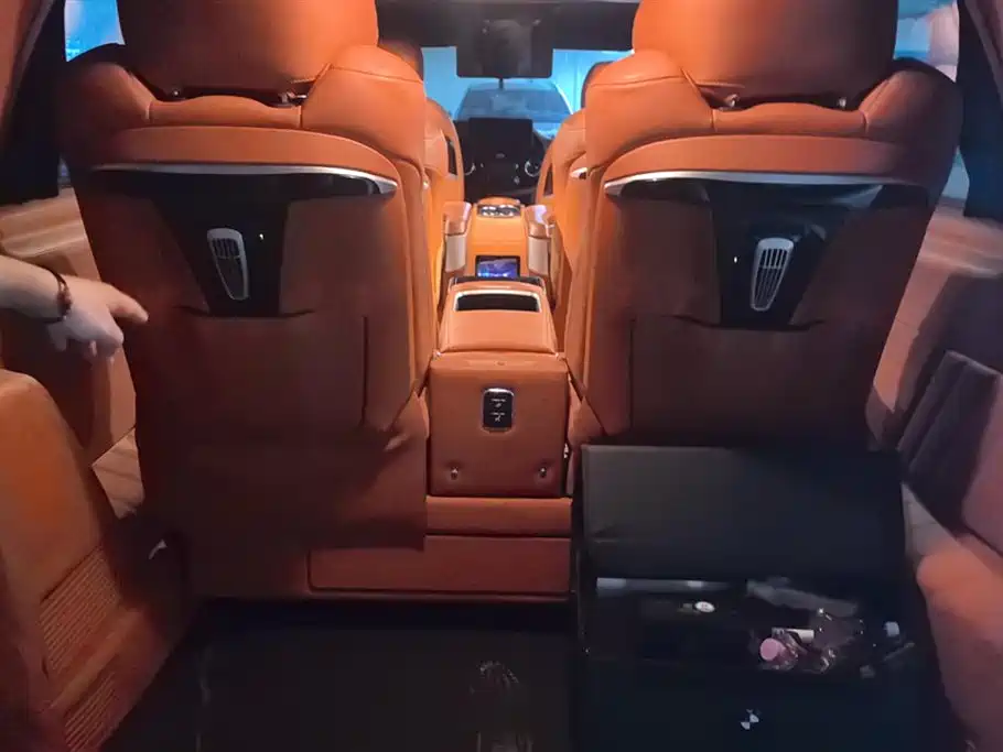 Mercedes-Benz Vito 2023 2.0T Elite 7-Seater фото 4