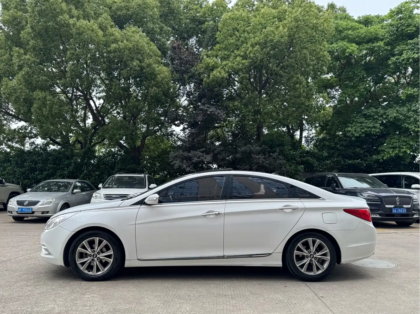 Hyundai Sonata 2014 2.0L Automatic Luxury фото 3